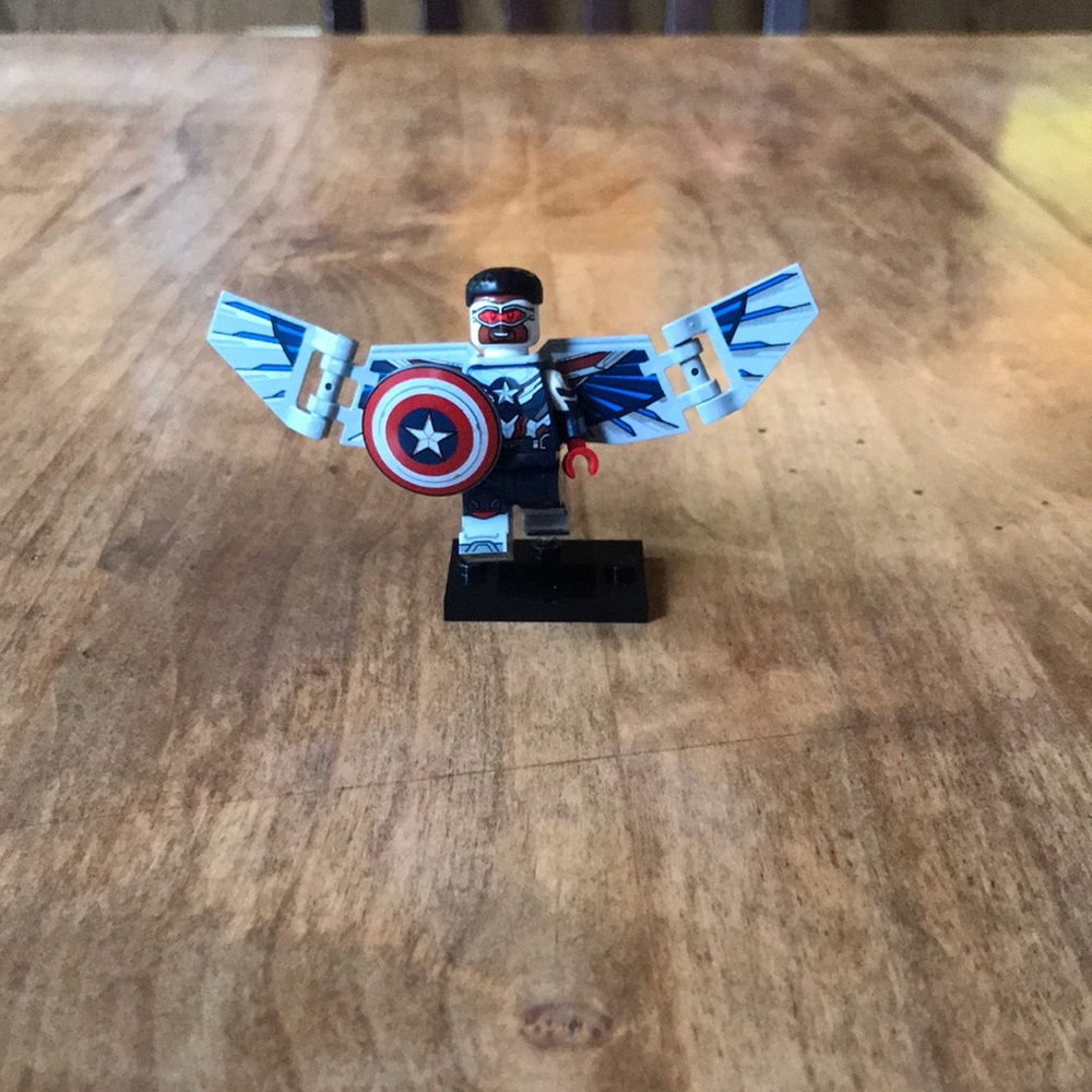 Lego Marvel Falcon Captian America Minifigure